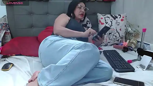 Snapshot of katysquirtdirty chatting on 06.04.26 katysquirtdirty online show from 06.04.26