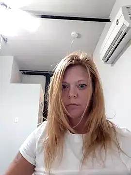 I am HER318 online show from 10.06.25