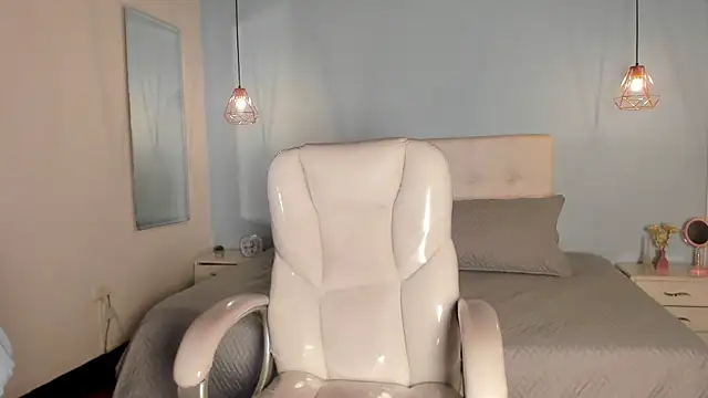 Snapshot of Emma23__ chatting on 02.11.25 Emma23 online show from 02.11.25