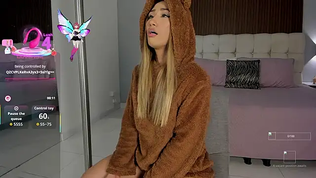 Snapshot of Emma23__ chatting on 10.12.25 Emma23 online show from 10.12.25