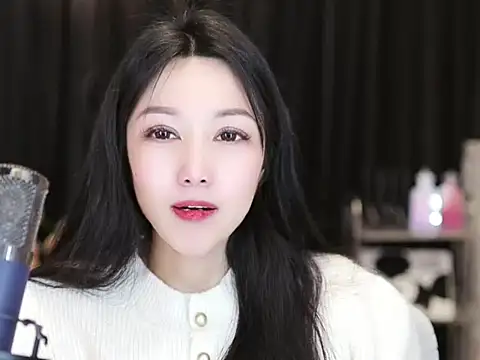 Nuyoah-77 online show from 02.10.25