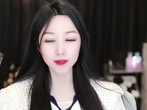 Nuyoah-77 online show from 02.18.25