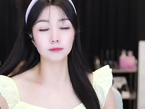 Nuyoah-77 online show from 09.24.25