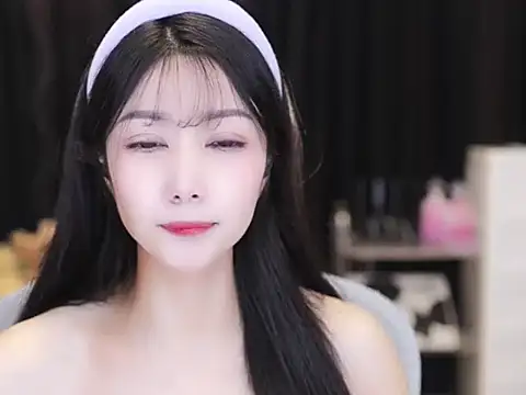 Nuyoah-77 online show from 10.14.25