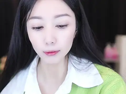 Nuyoah-77 online show from 10.23.25