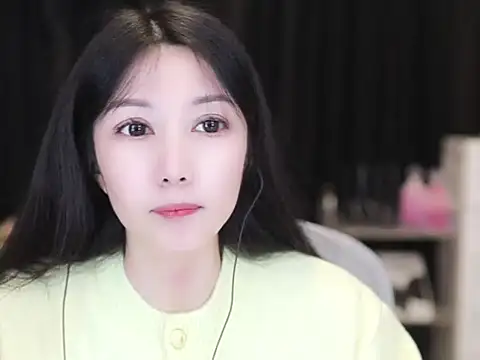 Nuyoah-77 online show from 10.25.25