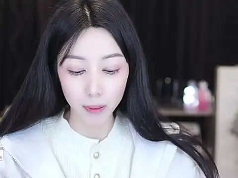 Nuyoah-77 online show from 12.21.25