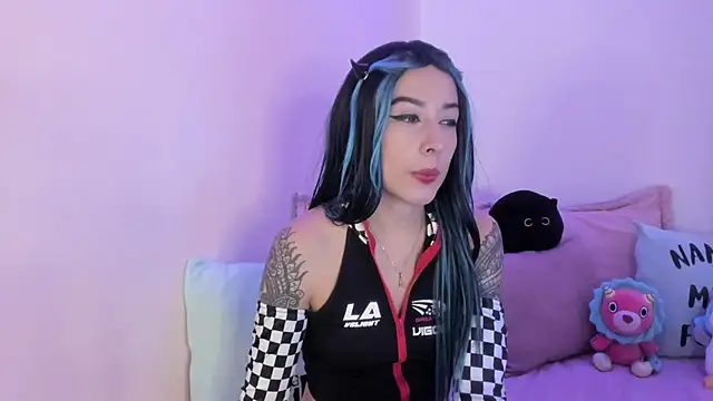 Snapshot of ValeriaCox chatting on 01.24.25 ValeriaCox online show from 01.24.25