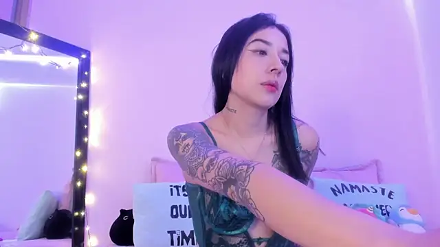 Snapshot of ValeriaCox chatting on 01.30.25 ValeriaCox online show from 01.30.25