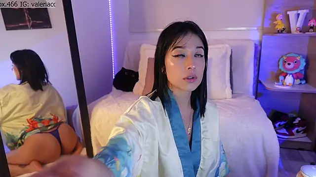 Snapshot of ValeriaCox chatting on 09.19.25 ValeriaCox online show from 09.19.25