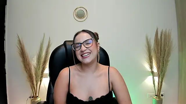 Snapshot of RyliieHunter chatting on 12.14.24 RyliieHunter online show from 12.14.24