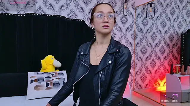 SaaraBrown online show from 11.06.25