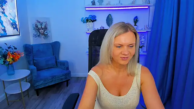 AgathaKlouin online show from 11.08.25