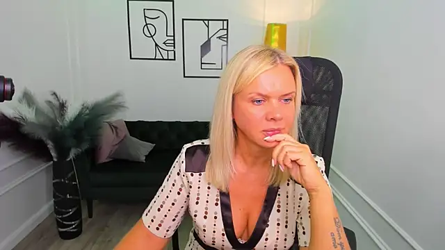 AgathaKlouin online show from 01.18.26