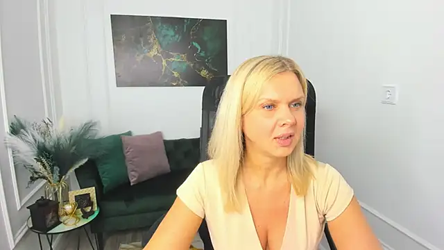 AgathaKlouin online show from 03.03.26