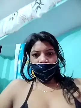 Snapshot of Hotty-Divya chatting on 10.06.25 Hotty-Divya online show from 10.06.25