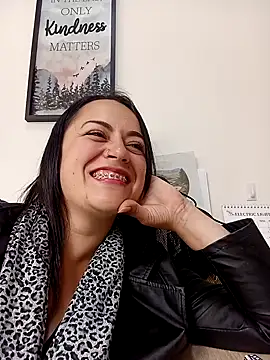 Snapshot of Lesly_10- chatting on 01.28.25 Lesly 10- online show from 01.28.25