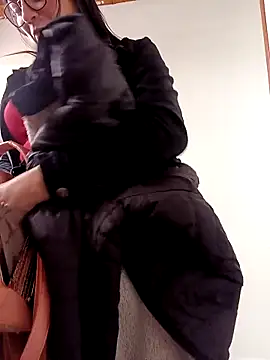 Snapshot of Lesly_10- chatting on 03.18.25 Lesly 10- online show from 03.18.25