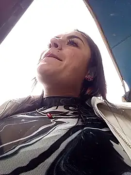 Snapshot of Lesly_10- chatting on 09.19.25 Lesly 10- online show from 09.19.25