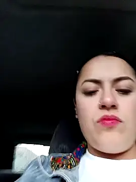 Snapshot of Lesly_10- chatting on 09.21.25 Lesly 10- online show from 09.21.25