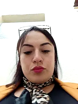 Snapshot of Lesly_10- chatting on 10.02.25 Lesly 10- online show from 10.02.25