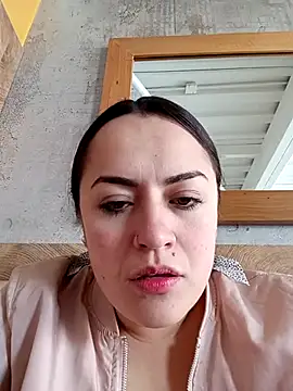 Snapshot of Lesly_10- chatting on 10.14.25 Lesly 10- online show from 10.14.25