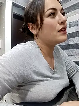 Snapshot of Lesly_10- chatting on 11.08.25 Lesly 10- online show from 11.08.25