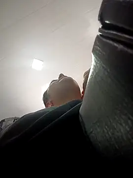 Snapshot of Lesly_10- chatting on 11.26.25 Lesly 10- online show from 11.26.25