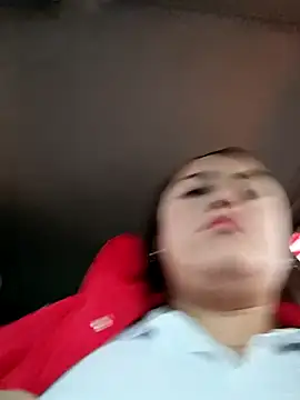 Snapshot of Lesly_10- chatting on 12.14.25 Lesly 10- online show from 12.14.25