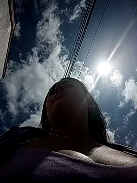 Snapshot of Lesly_10- chatting on 12.19.25 Lesly 10- online show from 12.19.25