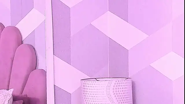 Snapshot of KylieMonnett chatting on 07.04.26 KylieMonnett online show from 07.04.26