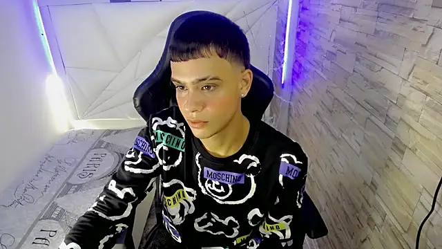 zacariasss  online show from 12.02.24