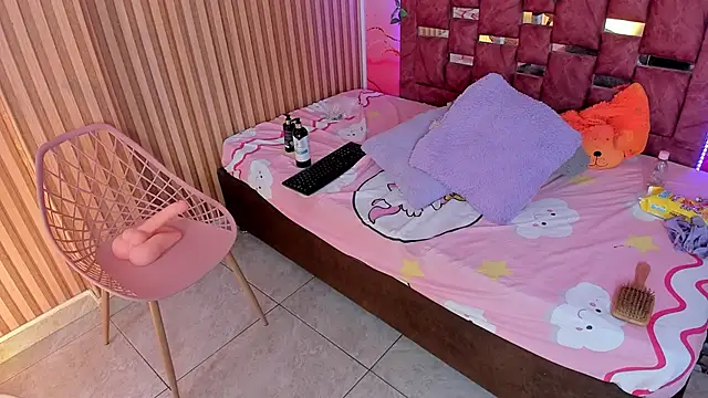 melody paris online show from 02.20.25