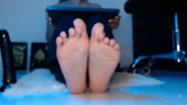 Snapshot of latinfeet-qos chatting on 12.03.24 latinfeet-qos online show from 12.03.24