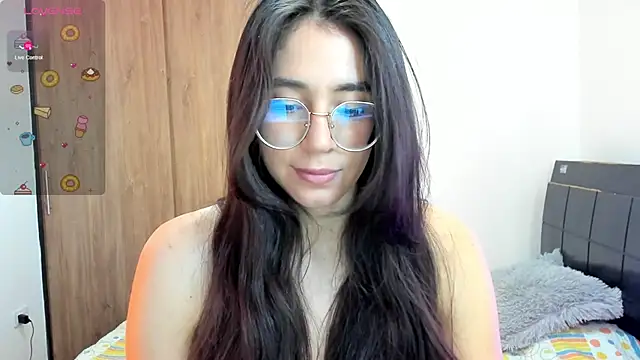 emmadiaz1 online show from 01.21.25