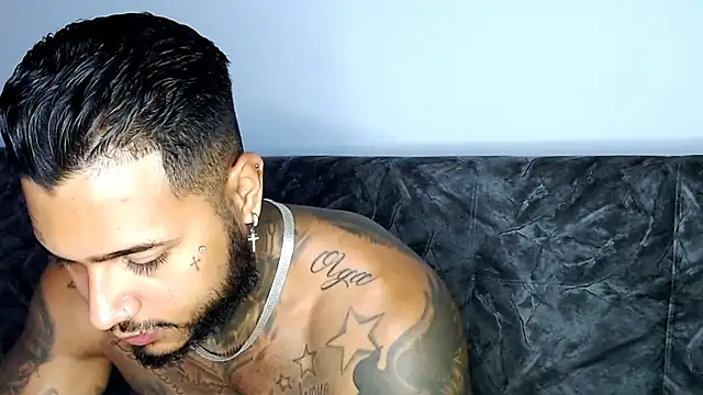 Snapshot of Exotic_tatto27121 chatting on 12.12.24 Exotic tatto27121 online show from 12.12.24