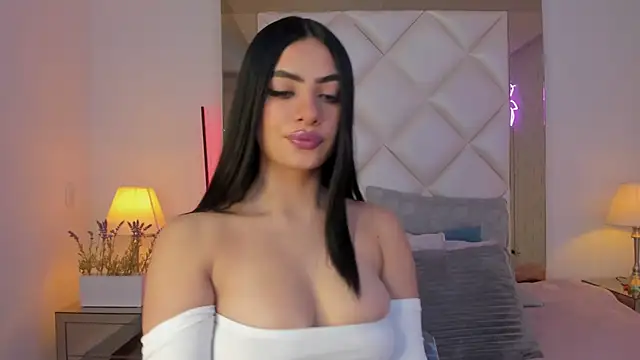 KimRoussee online show from 12.11.24