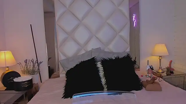 KimRoussee online show from 02.12.25