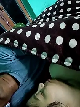 Snapshot of Lustyful_Couple chatting on 12.17.24 Lustyful Couple online show from 12.17.24