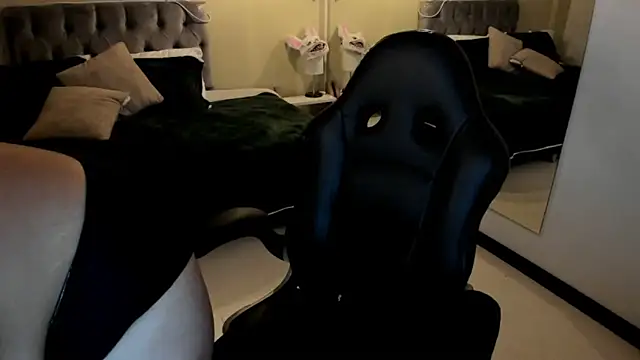 Snapshot of _Dulcinea_1 chatting on 11.08.25 Dulcinea 1 online show from 11.08.25