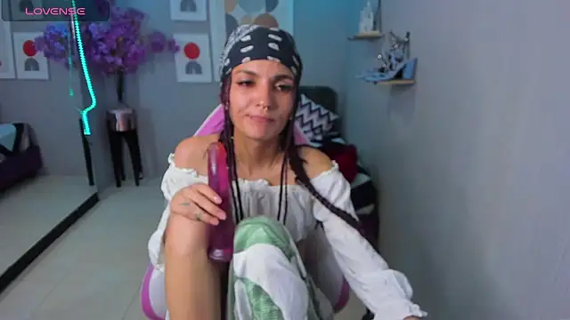 Dafne huges online show from 12.14.24