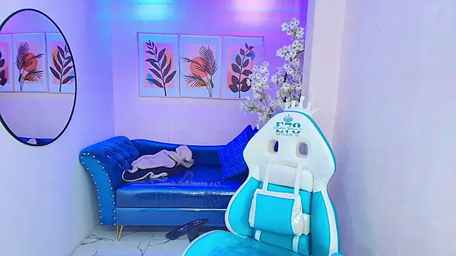 Dafne huges online show from 09.19.25