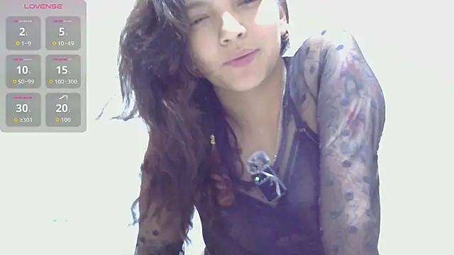 Snapshot of Garou_u chatting on 12.19.25 Garou u online show from 12.19.25