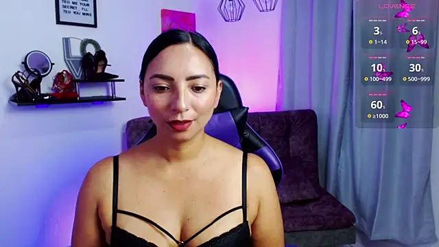 Snapshot of Emmi_Cam chatting on 04.06.26 Emmi Cam online show from 04.06.26