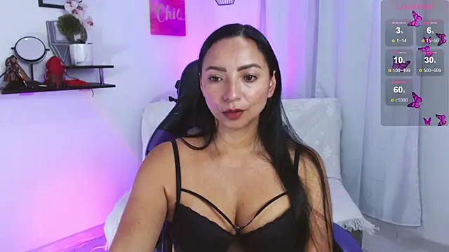 Snapshot of Emmi_Cam chatting on 04.14.26 Emmi Cam online show from 04.14.26