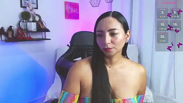 Snapshot of Emmi_Cam chatting on 05.08.26 Emmi Cam online show from 05.08.26