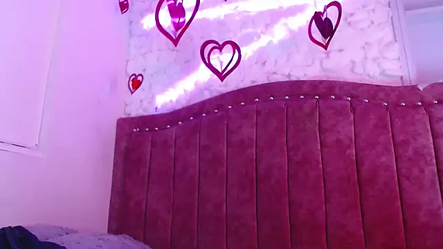 SarahStones online show from 02.15.25