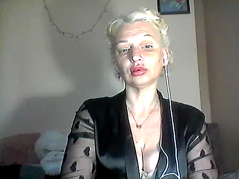 Snapshot of MaryJane441 chatting on 04.25.26 MaryJane441 online show from 04.25.26