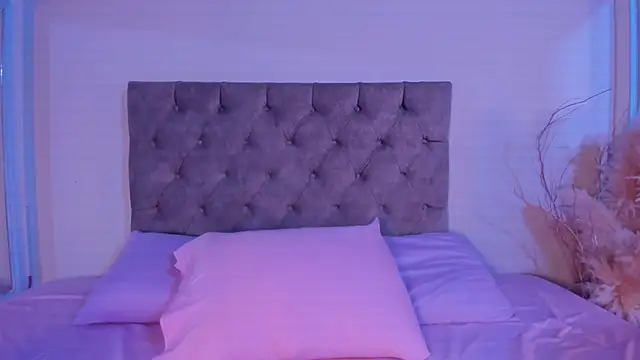 zoe roux21 online show from 10.15.25