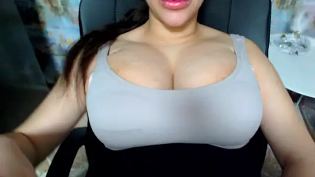 Snapshot of lovelyseu chatting on 02.08.25 lovelyseu online show from 02.08.25